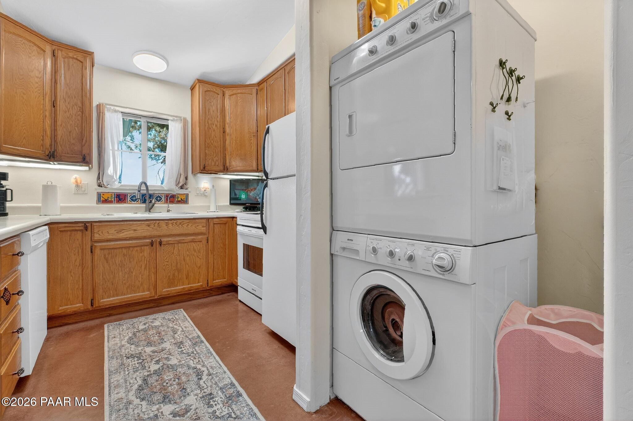 277 Jacob Lane Prescott, AZ 86303 - Photo 7 of 35 Kitchen & Laundry