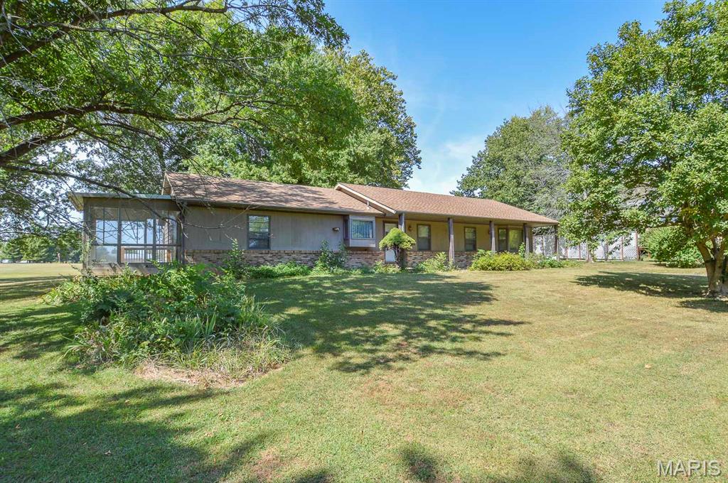 2129 Clover Leaf School Road Belleville, IL 62223 - Photo 1 of 42 Gallery Image 1