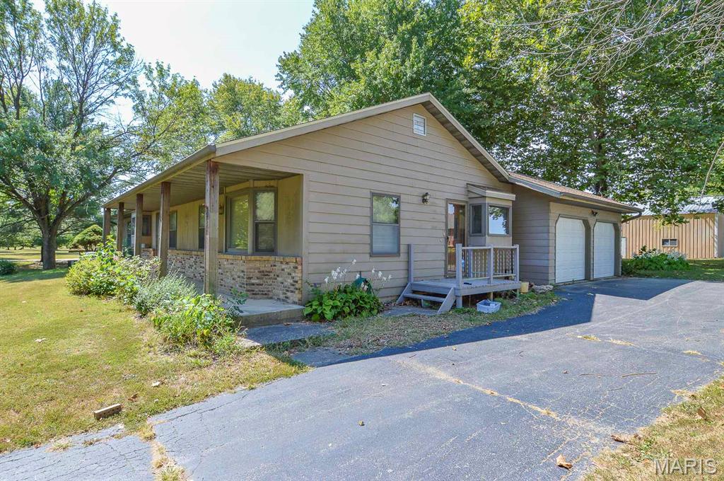 2129 Clover Leaf School Road Belleville, IL 62223 - Photo 11 of 42 Gallery Image 11