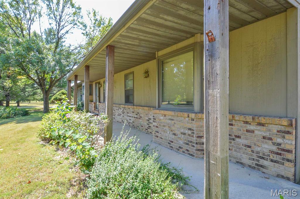 2129 Clover Leaf School Road Belleville, IL 62223 - Photo 12 of 42 Gallery Image 12