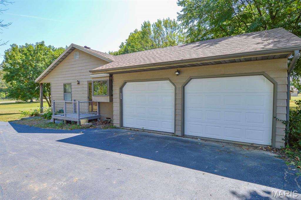 2129 Clover Leaf School Road Belleville, IL 62223 - Photo 13 of 42 Gallery Image 13