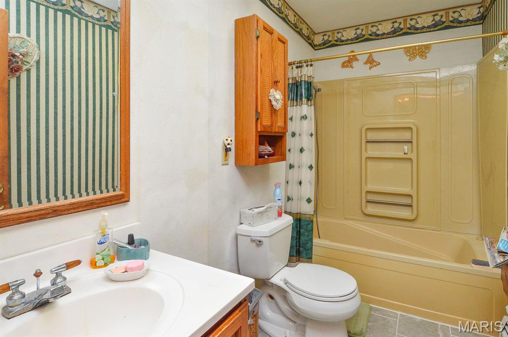 2129 Clover Leaf School Road Belleville, IL 62223 - Photo 40 of 42 Gallery Image 40