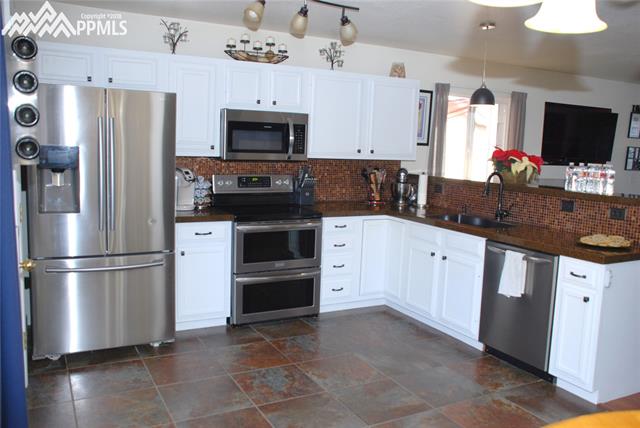 7416 Farmcrest Road Colorado Springs, CO 80925 - Photo 3 of 3 Beautiful granite counter tops with Stainless Steel Appliances