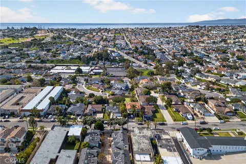 $949,000 | 790 Meyer Lane, Unit 2, Redondo Beach, CA 90278