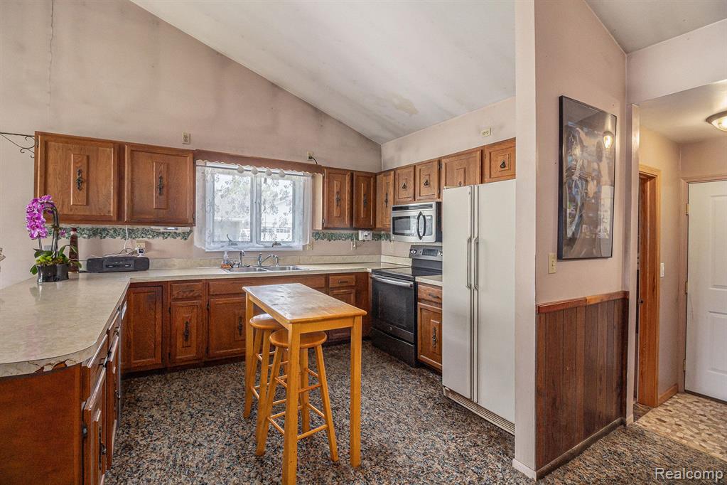 13386 Fenton Road Fenton, MI 48430 - Photo 9 of 22 Gallery Image 9