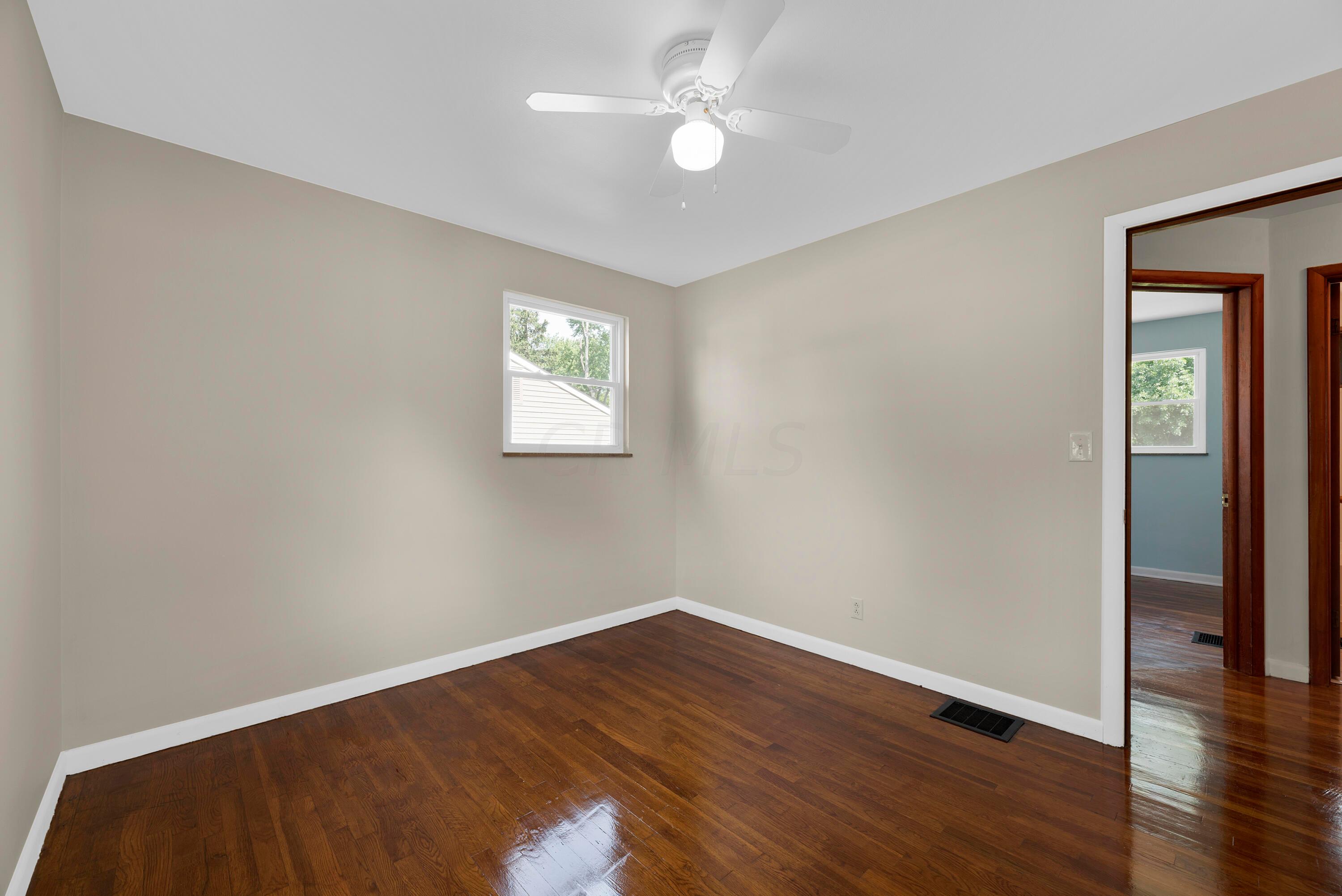 2434 Woodstock Road Columbus, OH 43221 - Photo 12 of 51 MAR_8977