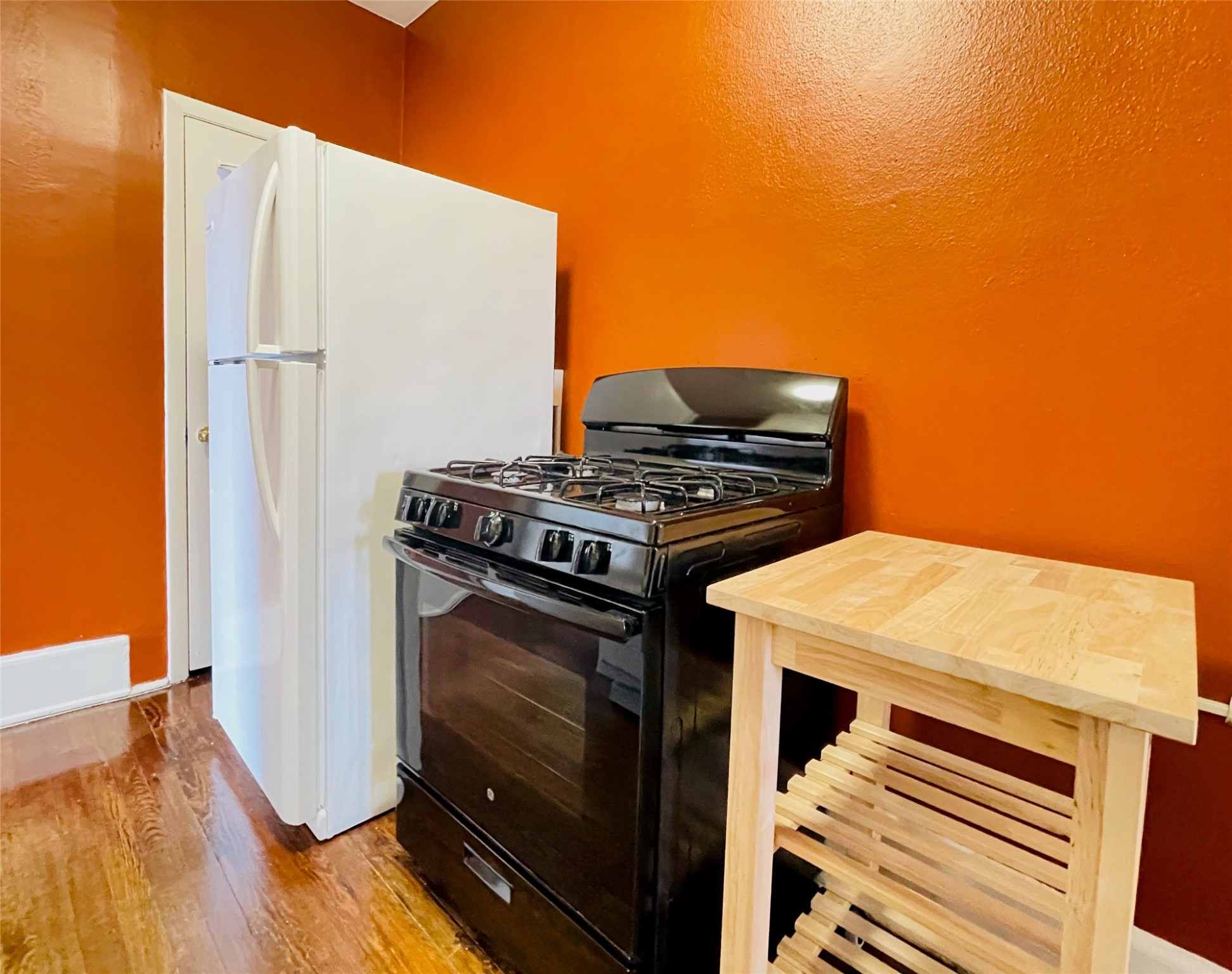 614 Peden Street, Unit B Houston, TX 77006 - Photo 7 of 11 a stove top oven sitting inside of a kitchen