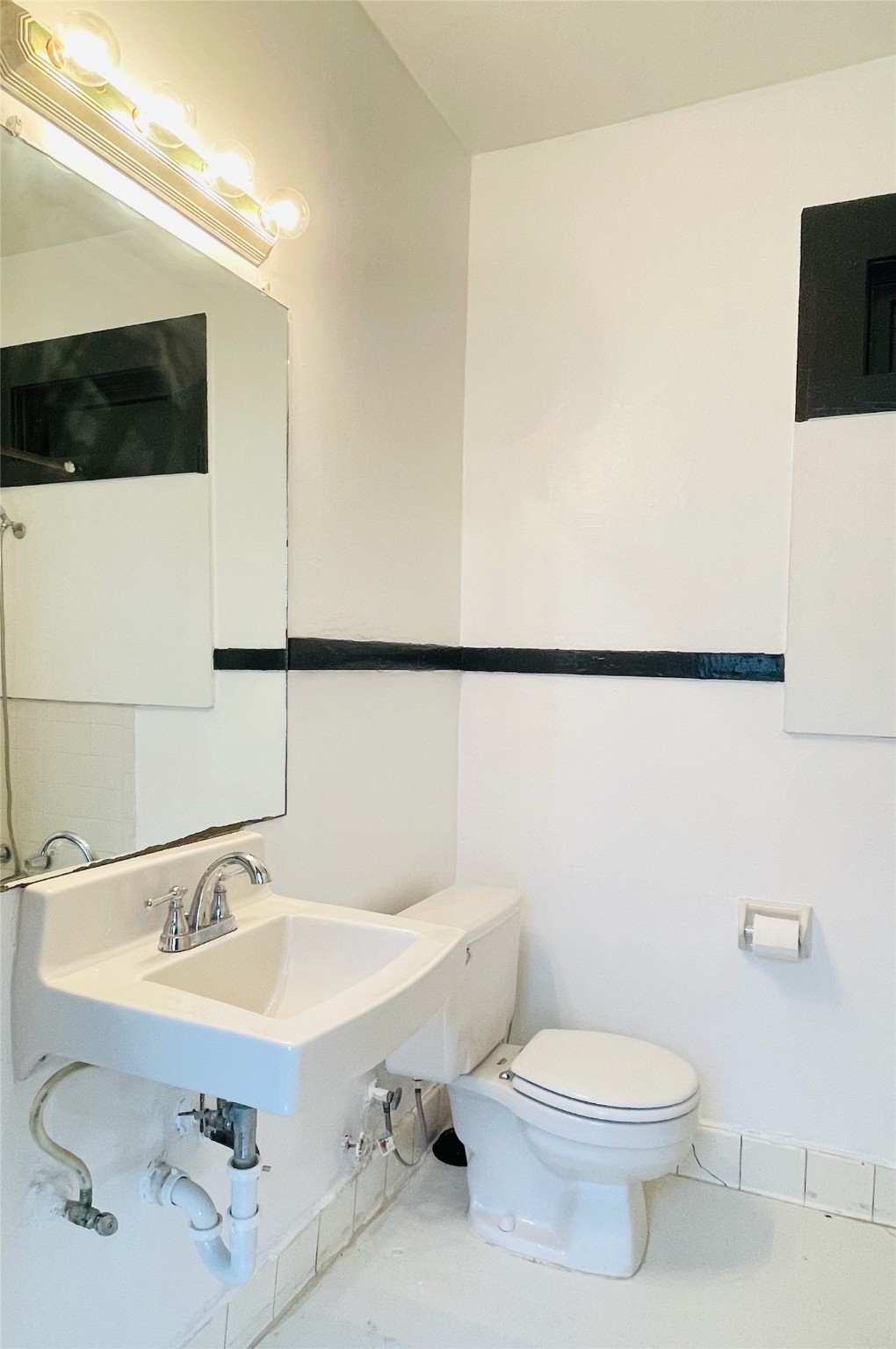 614 Peden Street, Unit B Houston, TX 77006 - Photo 8 of 11 a bathroom with a sink a toilet and mirror