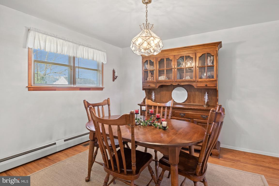 1538 Windmill Road Warminster, PA 18974 - Photo 11 of 32 Dining room