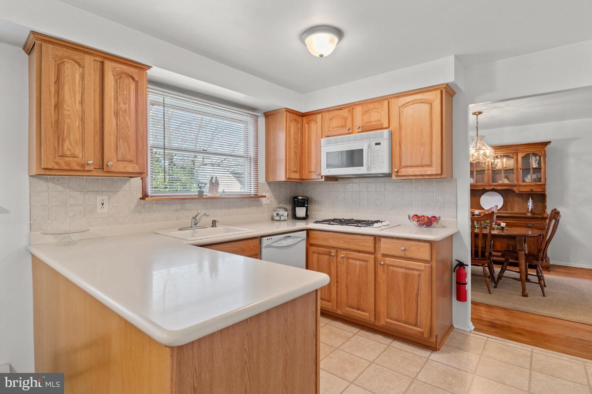 1538 Windmill Road Warminster, PA 18974 - Photo 13 of 32 Kitchen