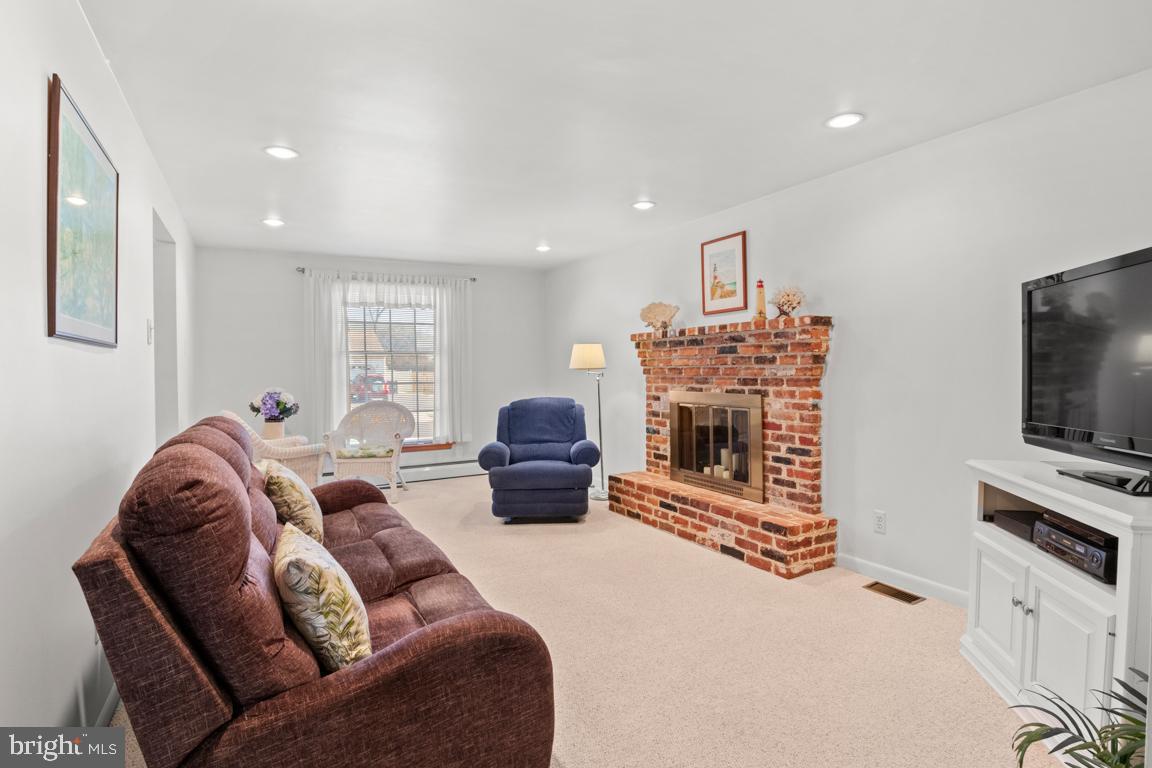 1538 Windmill Road Warminster, PA 18974 - Photo 5 of 32 Family room