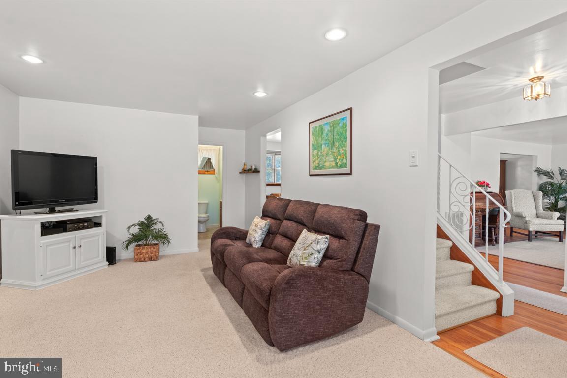 1538 Windmill Road Warminster, PA 18974 - Photo 7 of 32 Family room