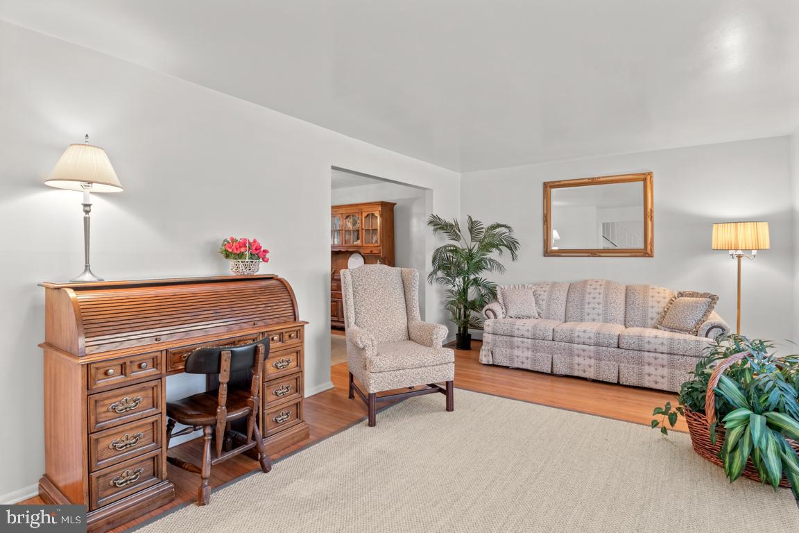 1538 Windmill Road Warminster, PA 18974 - Photo 8 of 32 Living room
