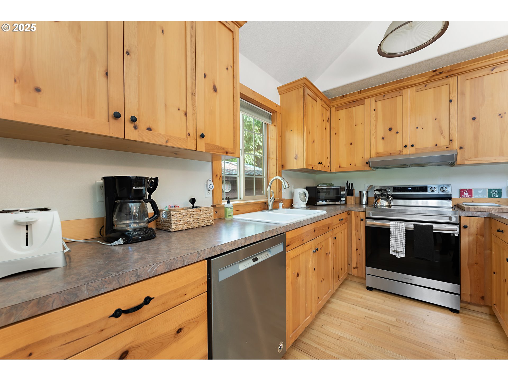 24885 East Arthur Hailey Road Rhododendron, OR 97049 - Photo 14 of 31 Gallery Image 14