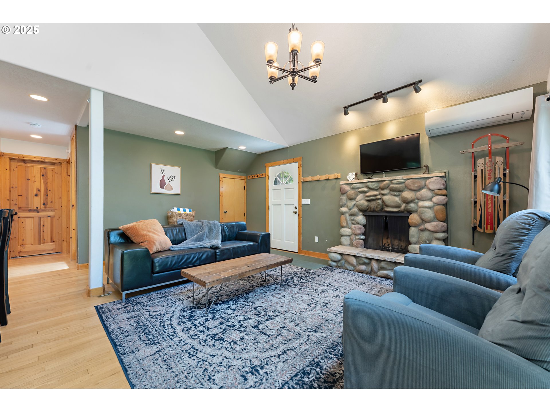 24885 East Arthur Hailey Road Rhododendron, OR 97049 - Photo 7 of 31 Gallery Image 7