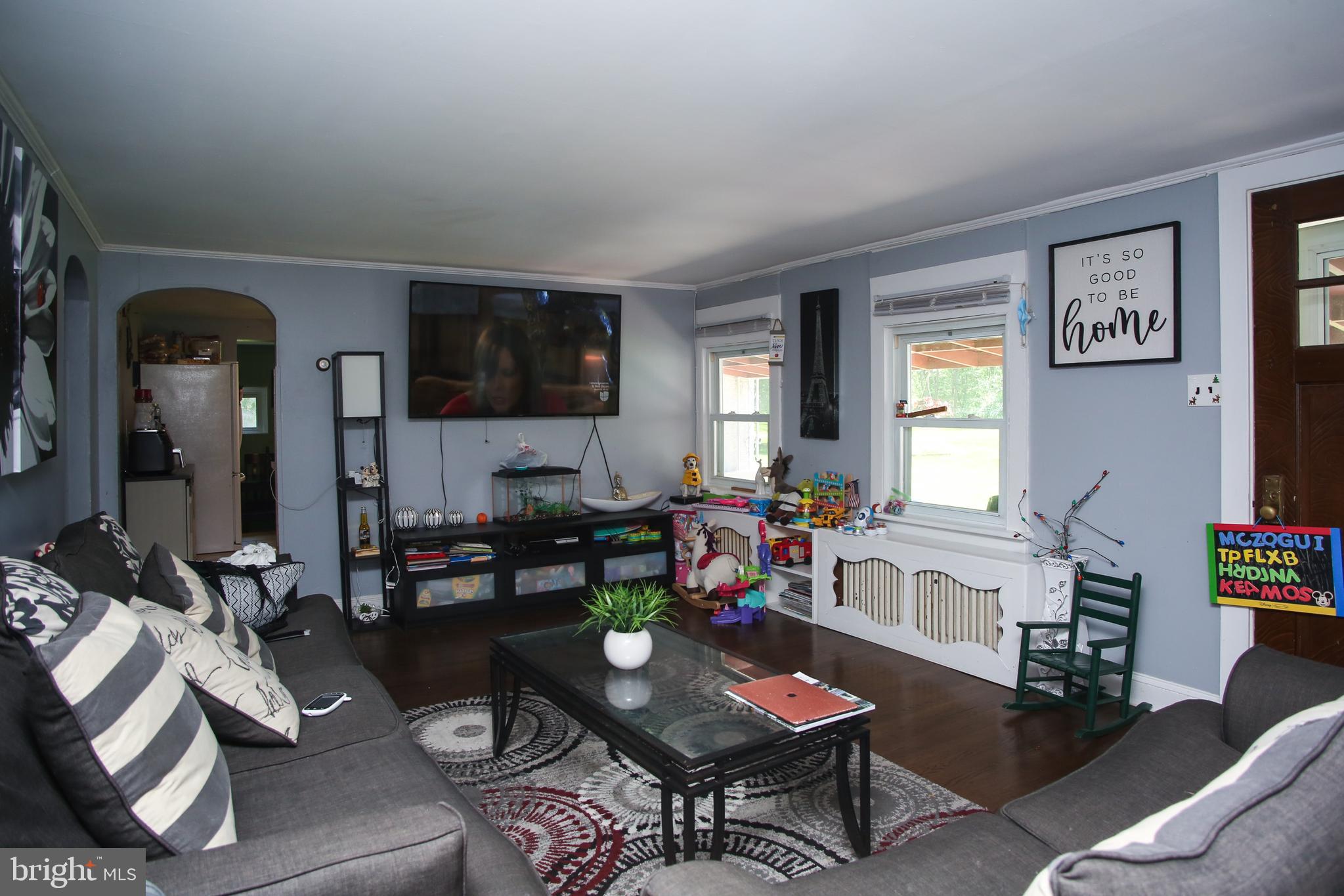 135 Edison Furlong Road Doylestown, PA 18901 - Photo 6 of 24 Living Room