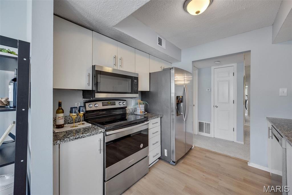 970 North Spoede Road, Unit 32 St. Louis, MO 63146 - Photo 17 of 23 Gallery Image 17