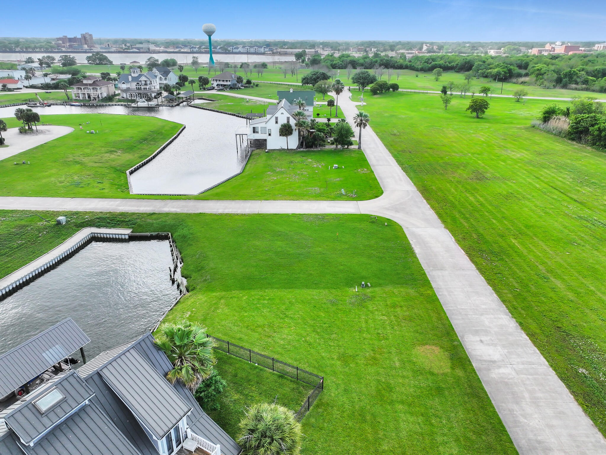 501 Southwind Port Arthur, TX 77640 - Photo 9 of 33 an aerial view of a garden with lawn chairs