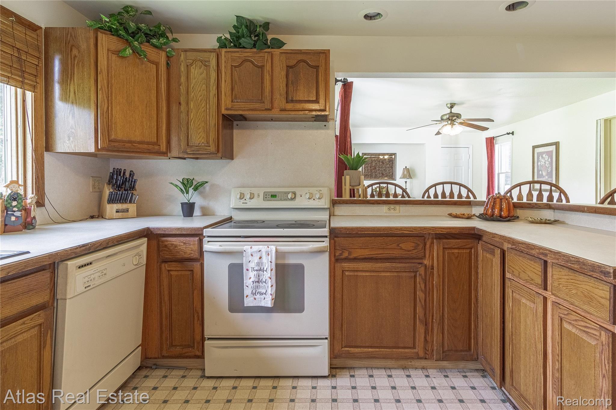 4333 Howe Road Grand Blanc, MI 48439 - Photo 27 of 42 Interiors (15 of 31).jpg