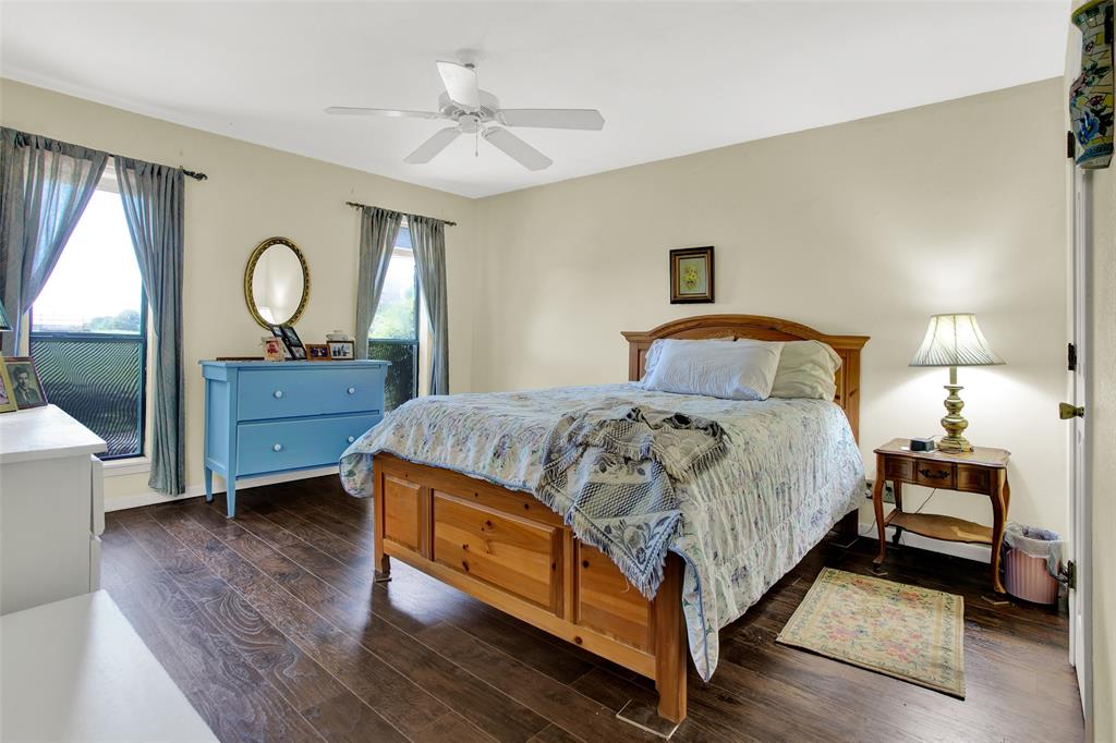 7146 Refuge Road Pottsboro, TX 75076 - Photo 26 of 39 a bedroom with a large bed and a mirror