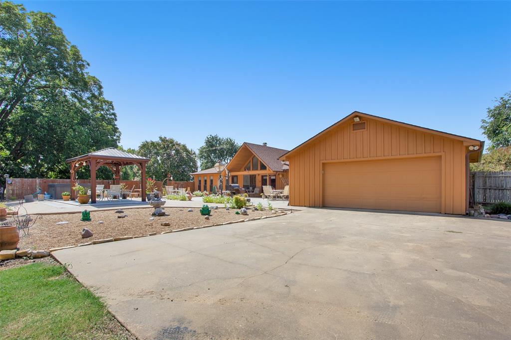 7146 Refuge Road Pottsboro, TX 75076 - Photo 4 of 39 a view of a house with backyard and sitting area