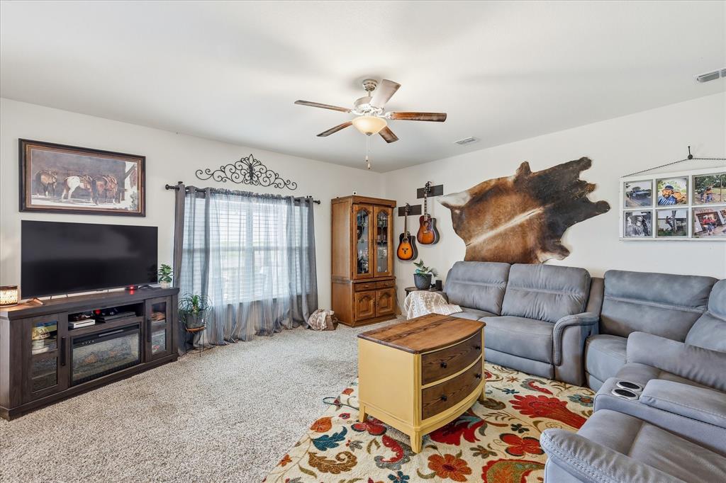 189 Point Rider Road Newark, TX 76071 - Photo 3 of 17