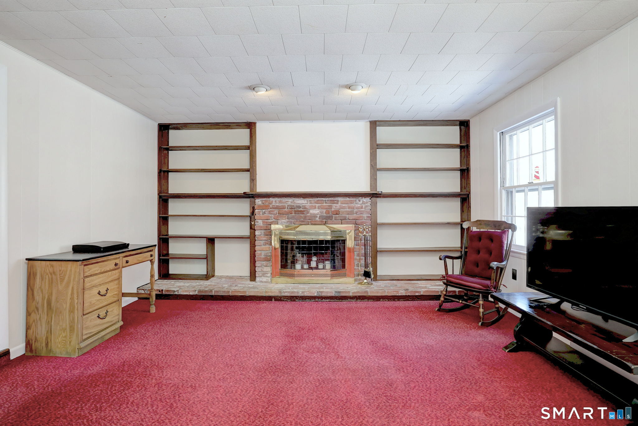 30 Crestview Terrace Wallingford, CT 06492 - Photo 14 of 32 a living room with furniture and a fireplace