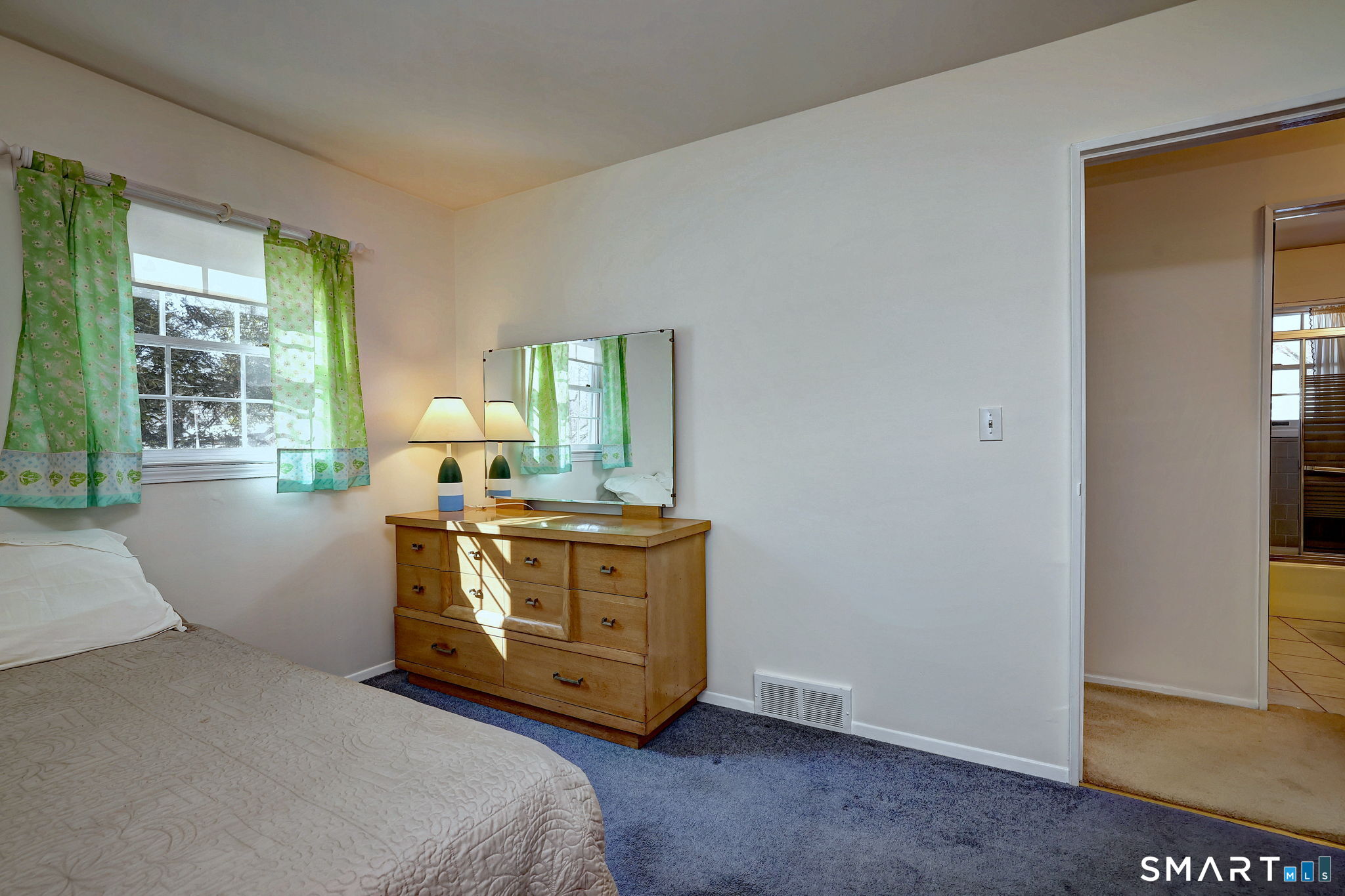 30 Crestview Terrace Wallingford, CT 06492 - Photo 27 of 32 a living room with furniture and a window