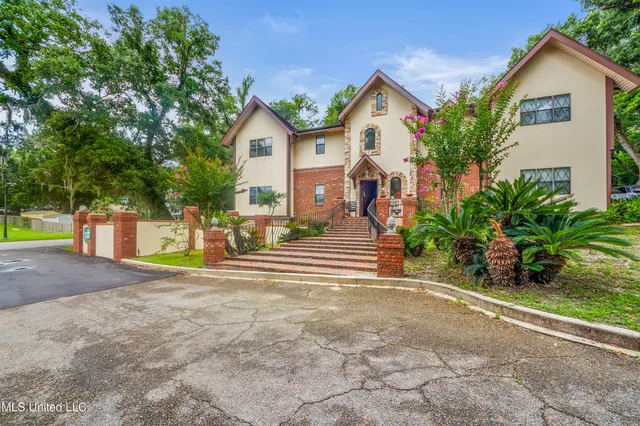 $299,500 | 526 North 2nd Street, Bay St. Louis, MS 39520