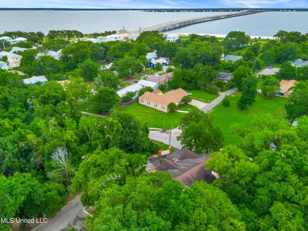 $299,500 | 526 North 2nd Street, Bay St. Louis, MS 39520