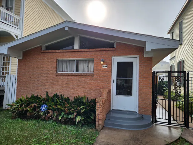 $1,100 | 1803 Church Street, Unit A, Galveston, TX 77550