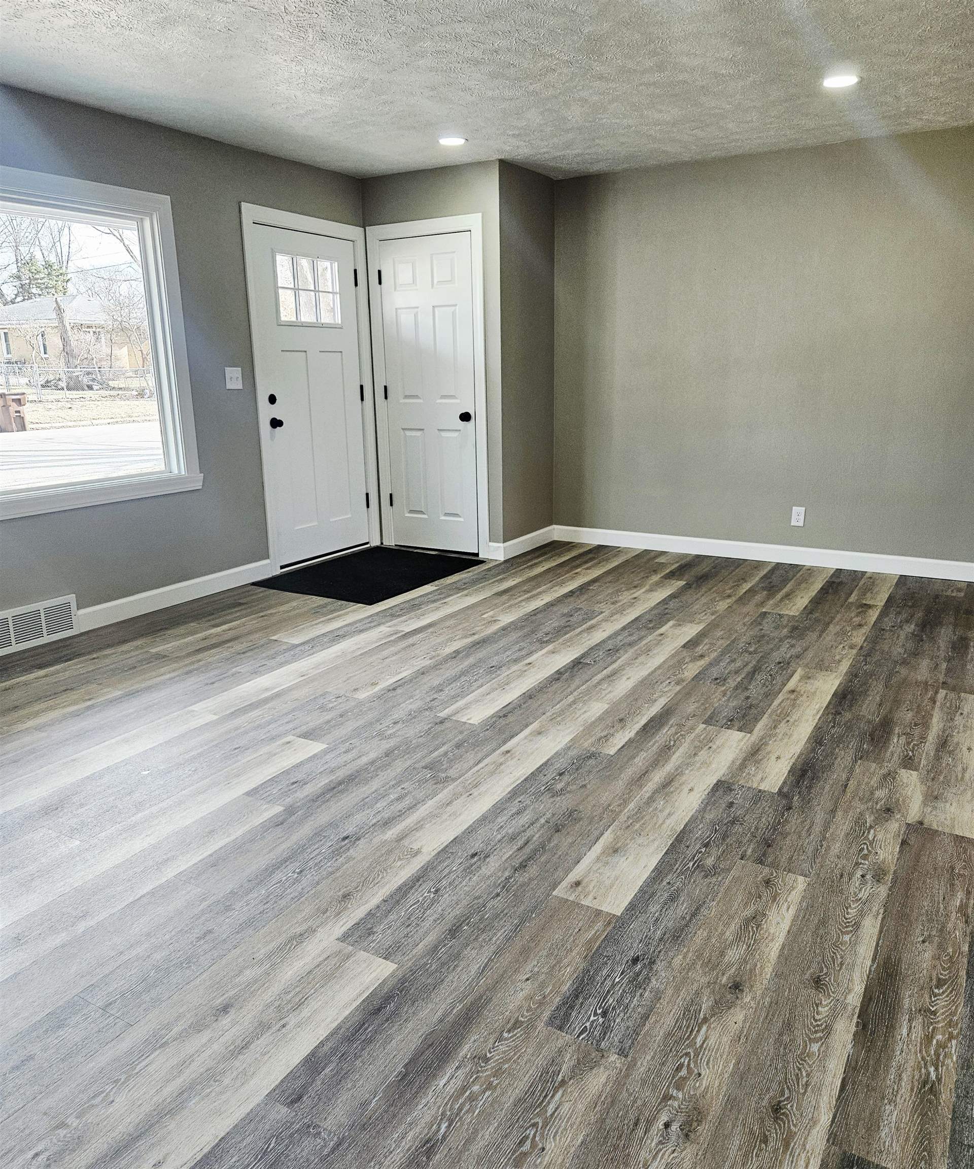 3216 North Winnebago Street Rockford, IL 61103 - Photo 2 of 18 an empty room with window