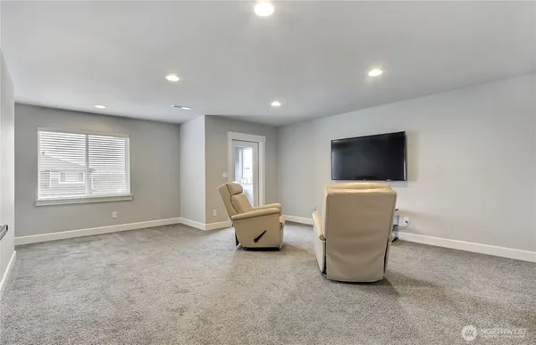 $925,000 | 6610 232nd Avenue East, Buckley, WA 98321