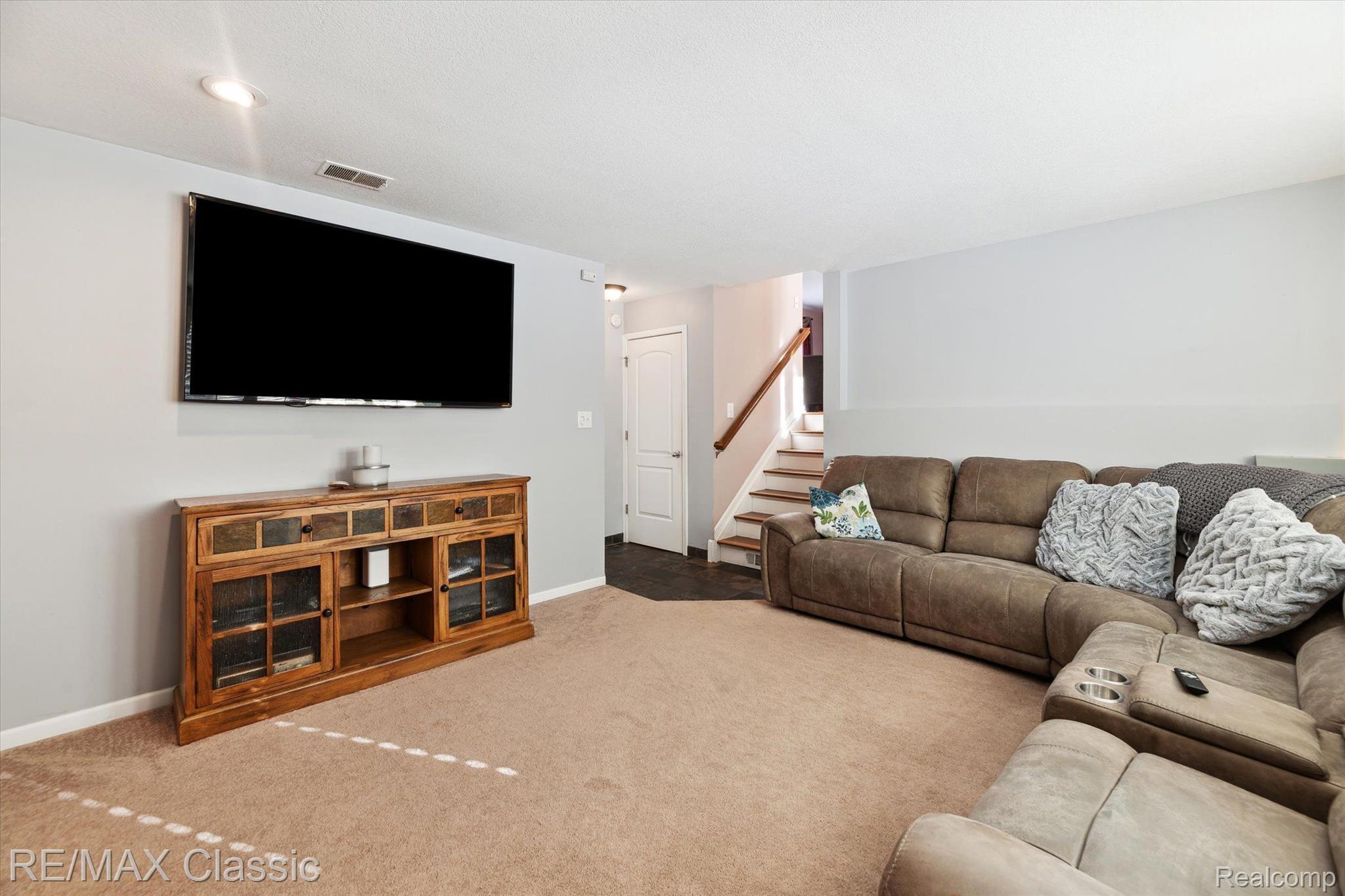 1712 Ridge Road White Lake, MI 48383 - Photo 22 of 33 Gallery Image 22