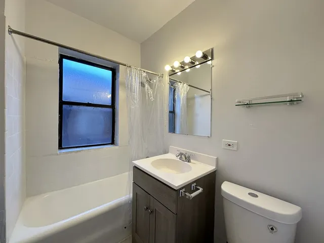 $1,300 | 7149 South Constance Avenue, Unit 1E, Chicago, IL 60649