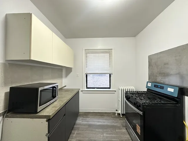 $1,300 | 7149 South Constance Avenue, Unit 1E, Chicago, IL 60649