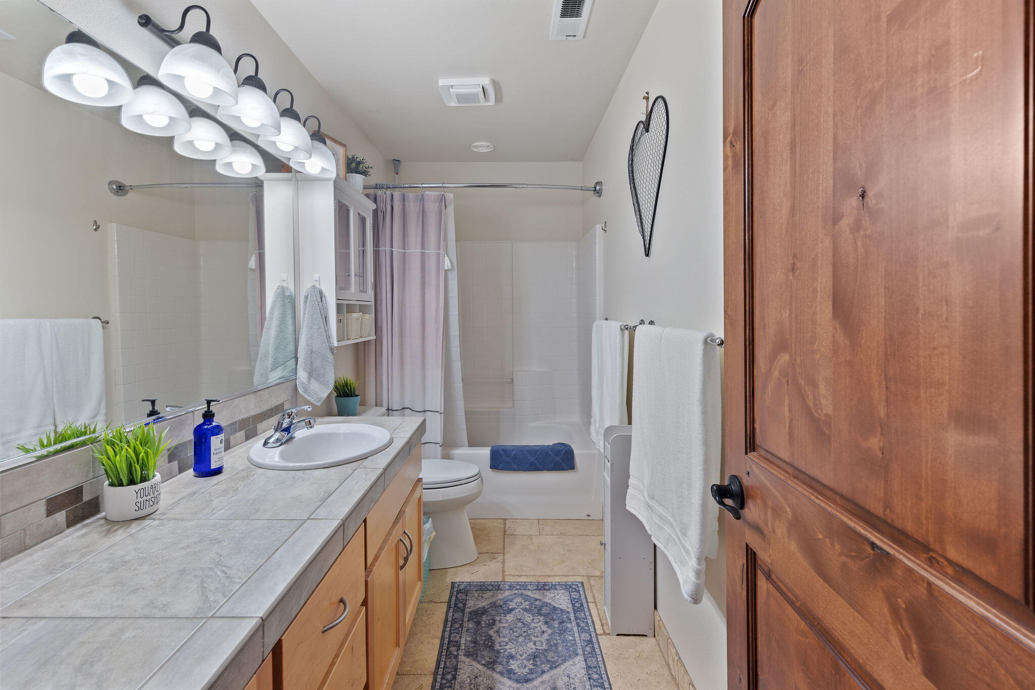 101 Cedar Ridge Terrace Rogue River, OR 97537 - Photo 28 of 36 Full Bathroom