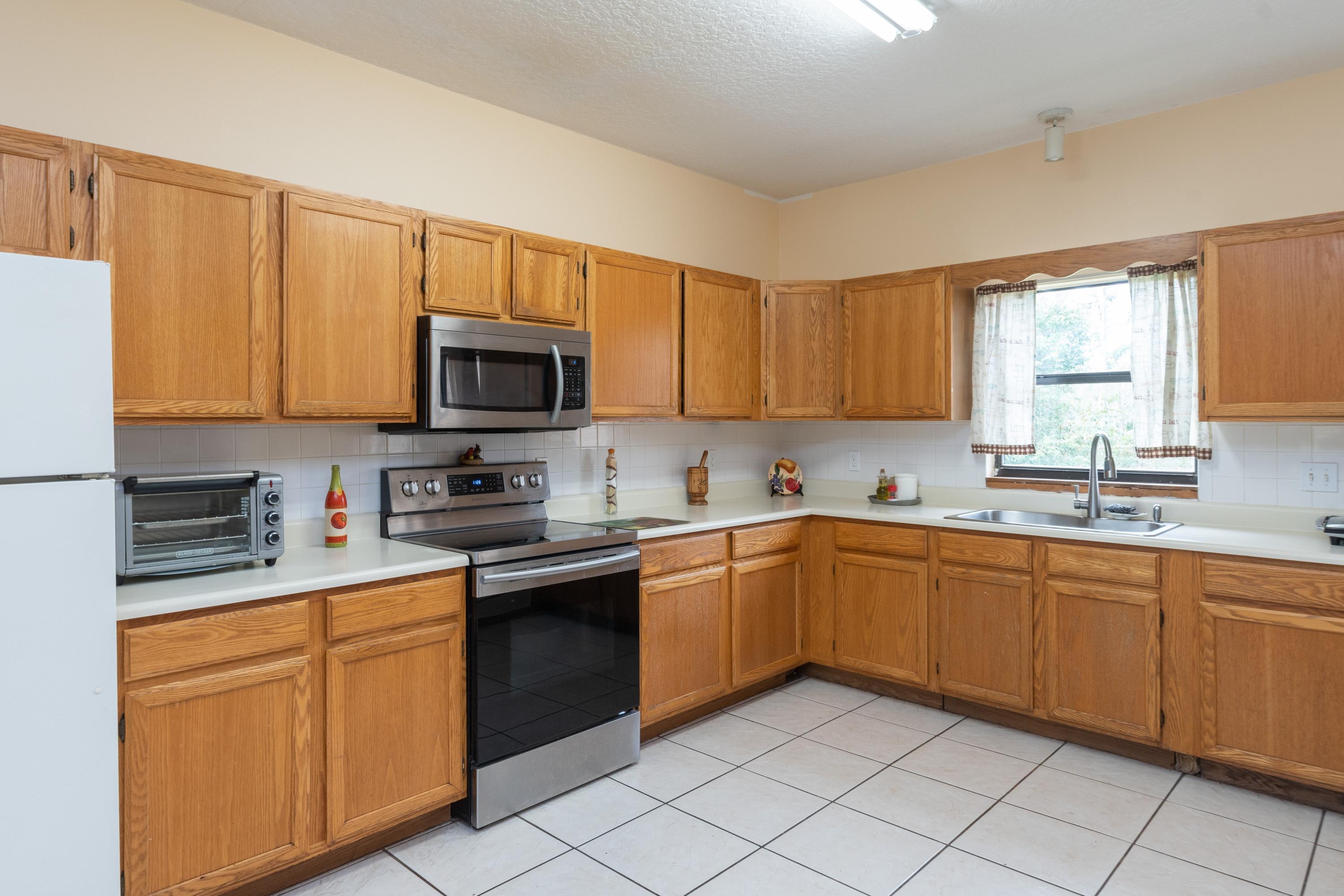 4540 Pine Tree Drive St. Cloud, FL 34772 - Photo 8 of 14 Kitchen