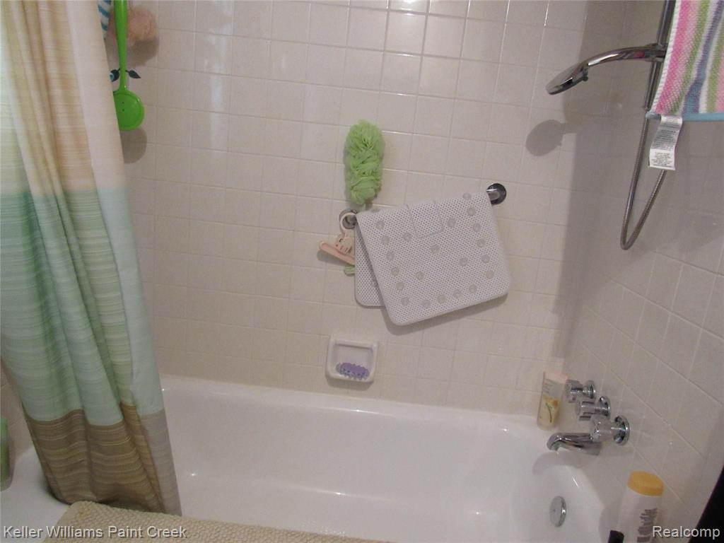 20267 15 Mile Road Clinton Township, MI 48035 - Photo 7 of 10