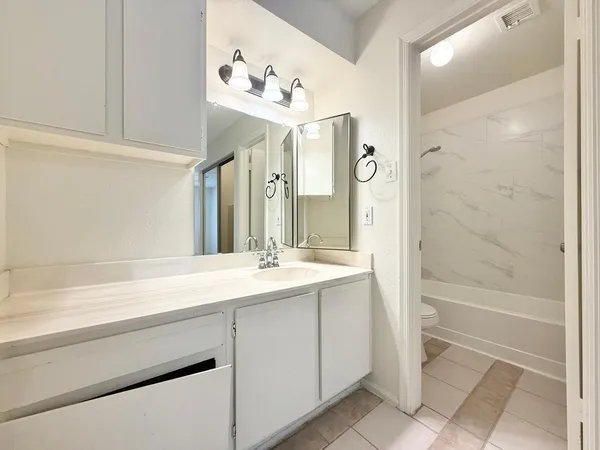 $1,799 | 1717 East Union Hills Drive, Unit 1073, Phoenix, AZ 85024