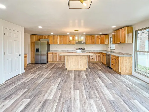 $398,000 | 3520 South Park Avenue, Sedalia, MO 65301