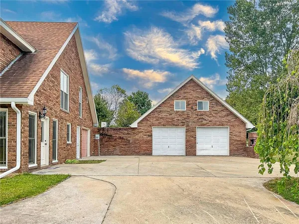 $398,000 | 3520 South Park Avenue, Sedalia, MO 65301