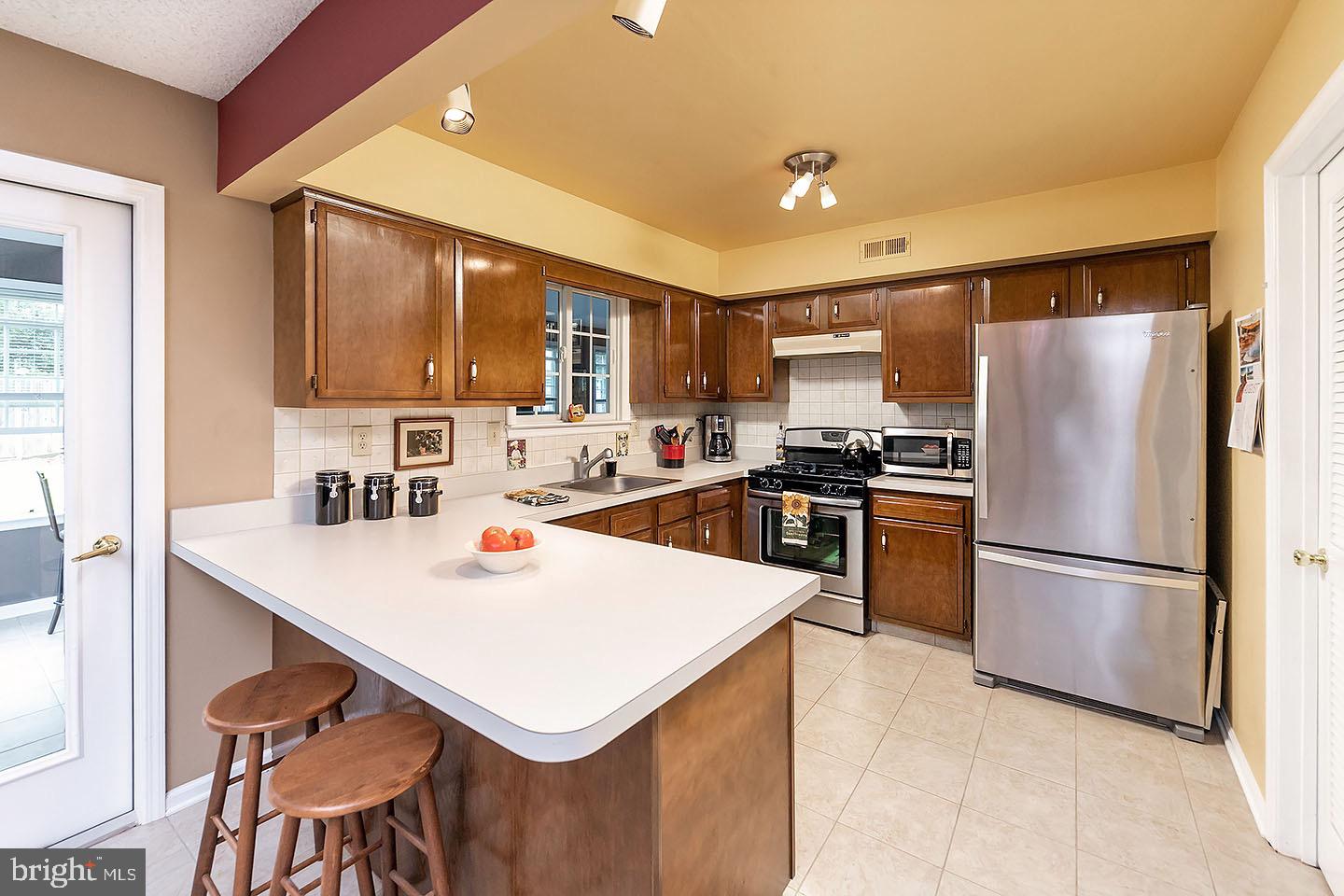 234 Stirrup Road Swedesboro, NJ 08085 - Photo 7 of 20 Kitchen w/ Breakfast Bar
