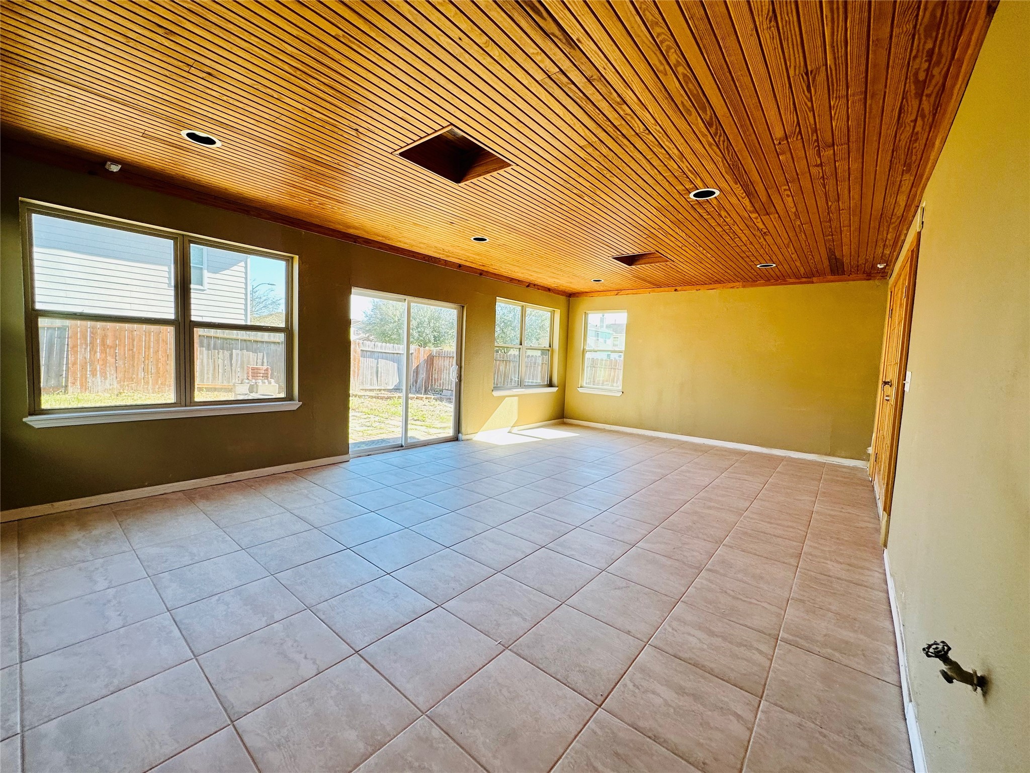 6602 Providence View Lane Houston, TX 77049 - Photo 15 of 17 a view of an empty room with a window