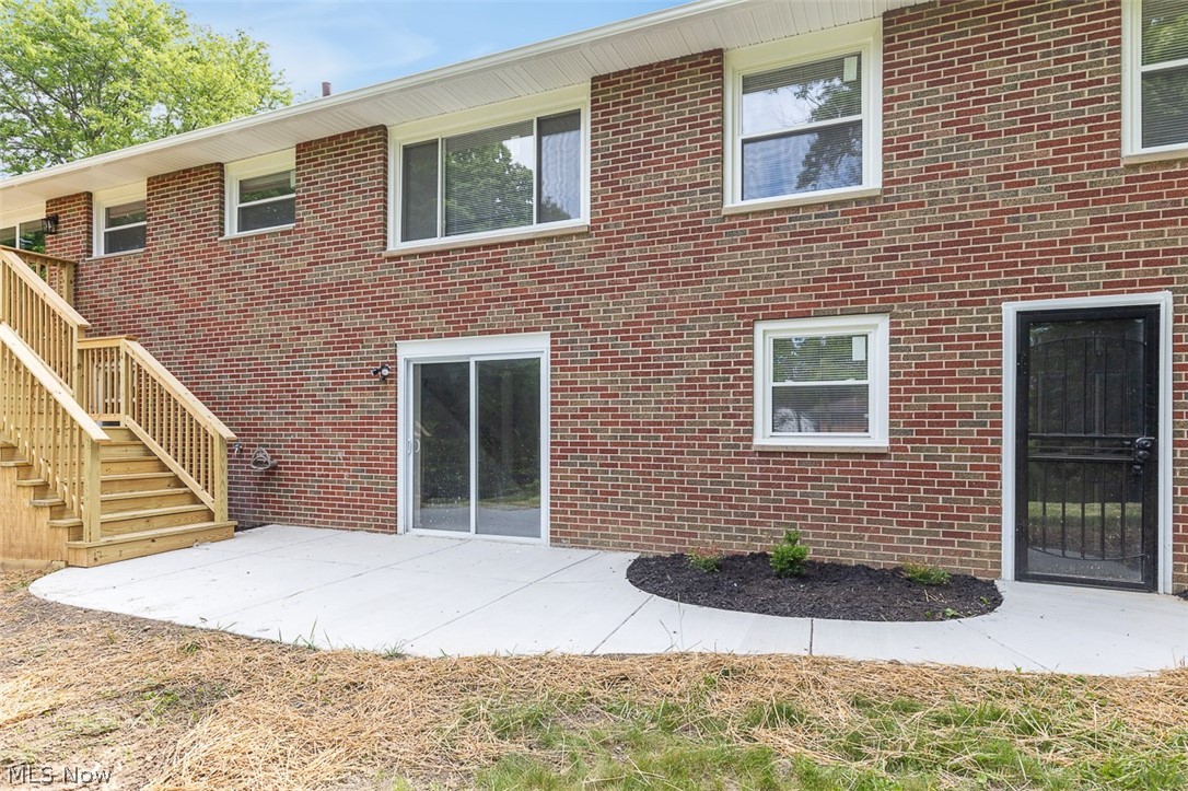 2429 Thurmont Road Akron, OH 44313 - Photo 3 of 44