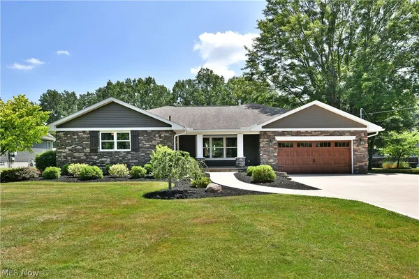$569,900 | 9272 Hillview Drive Northeast, Warren, OH 44484