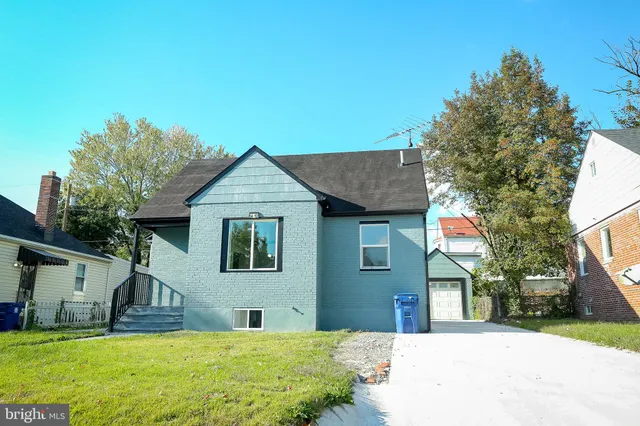 a house view with a outdoor space