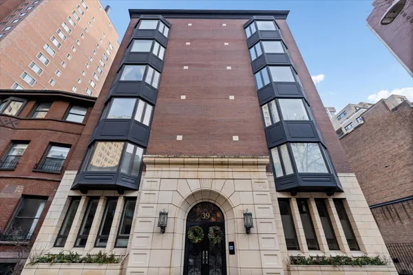 $1,124,900 | 39 East Schiller Street, Unit 1E, Chicago, IL 60610