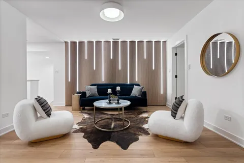 $1,124,900 | 39 East Schiller Street, Unit 1E, Chicago, IL 60610
