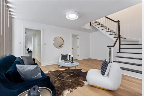 $1,124,900 | 39 East Schiller Street, Unit 1E, Chicago, IL 60610